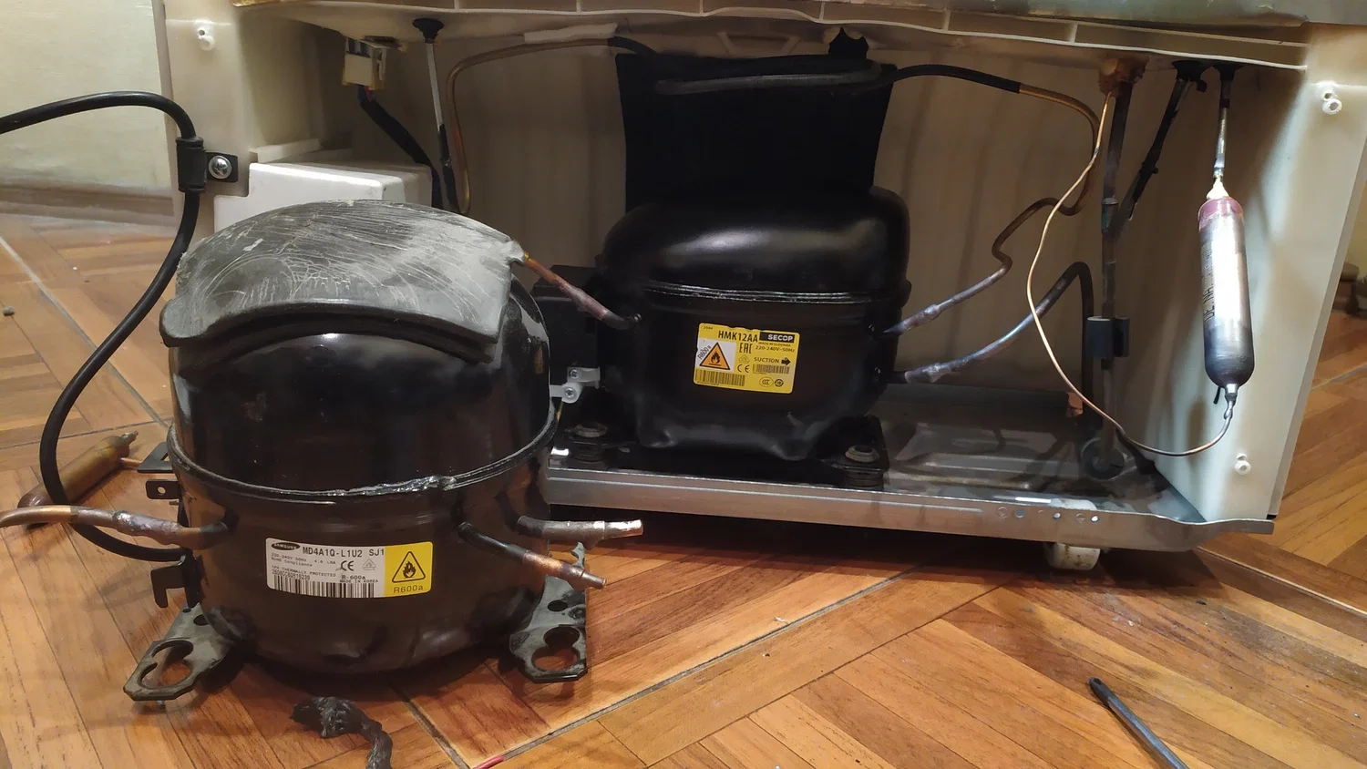 Замена мотора-компрессора холодильника Samsung на дому в Уфе с гарантией два года.