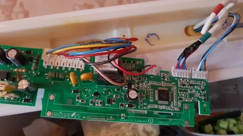 Диагностика холодильника в Уфе на дому, профессиональный ремонт электроники холодильников.